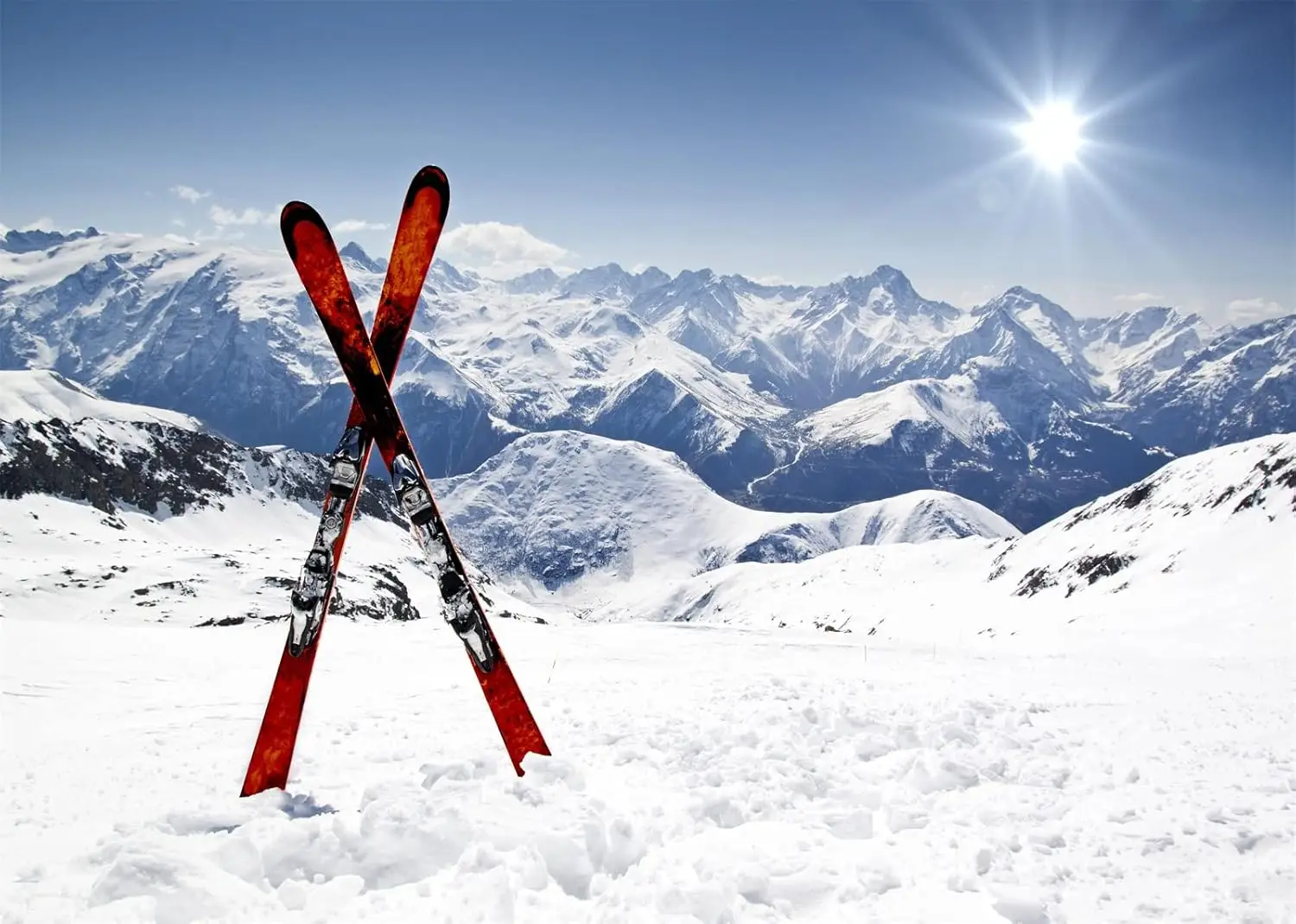 Outdoor Adventure Background - Alpen, weißer Schnee, Berggipfel, Snowboard, Skisport,