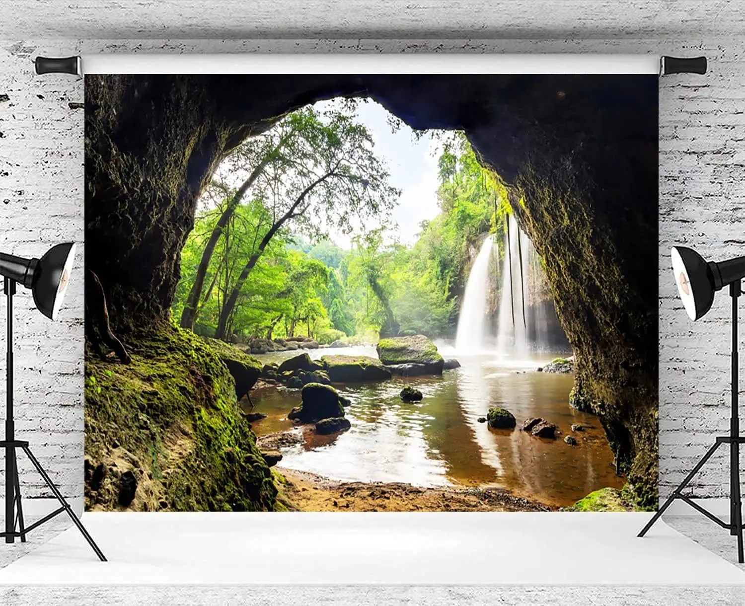 Wald, Wasserfall, Berghöhle, g – Outdoor Adventure Background Bewertung und Preis